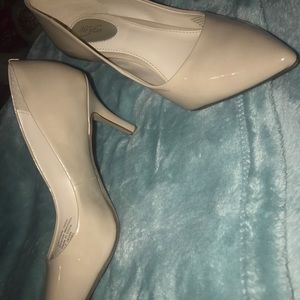 Nude low heels size 6